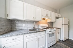 309 14th St in Union City, NJ - Building Photo