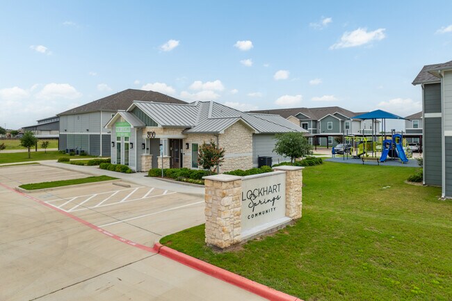 Lockhart Springs in Lockhart, TX - Foto de edificio - Building Photo