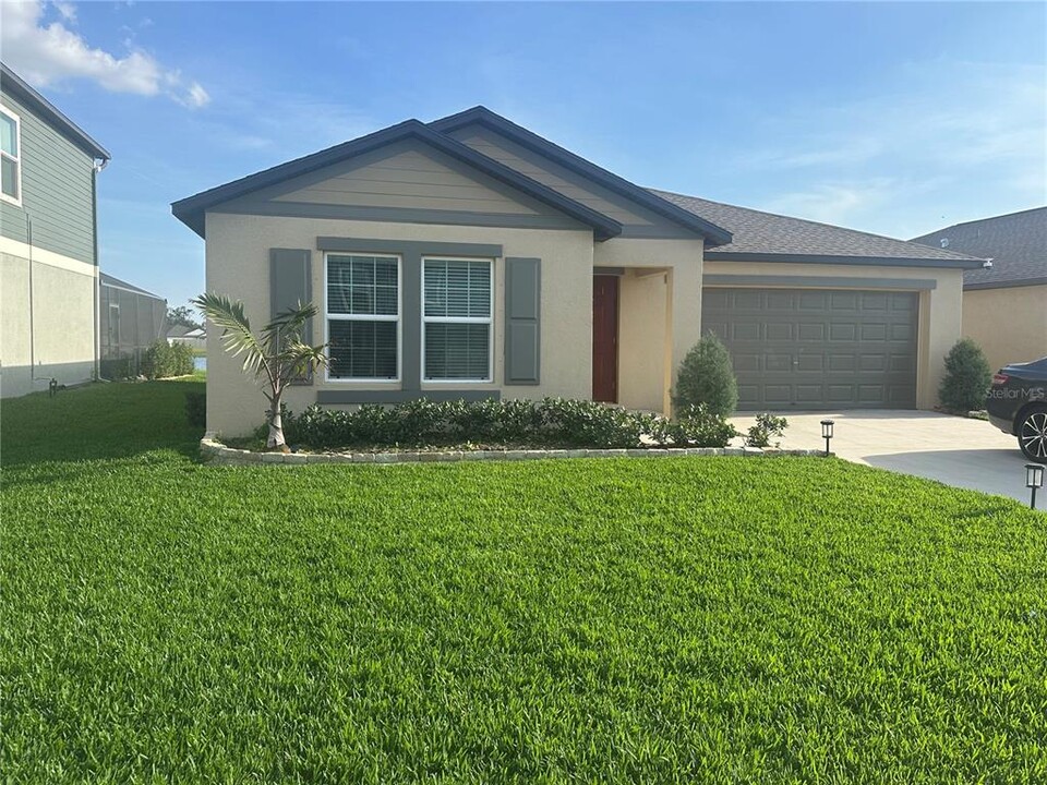 12118 Smoky Emerald Ter in Parrish, FL - Building Photo