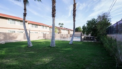 Victoria Townhomes in Cathedral City, CA - Building Photo - Building Photo