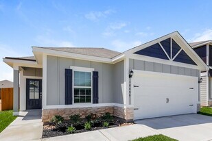 16430 Honeysuckle Hl Dr in Conroe, TX - Building Photo