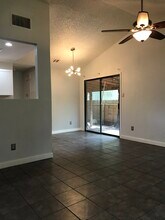 8757 Birmingham Dr in Austin, TX - Foto de edificio - Building Photo