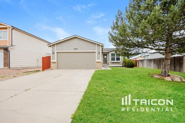 property at 6935 Fountain Ridge Cir