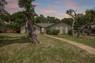 904 Lime Rock Dr in Round Rock, TX - Foto de edificio - Building Photo