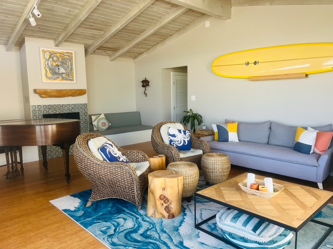 1248 Marthas Vineyard Ct in Ventura, CA - Foto de edificio - Building Photo