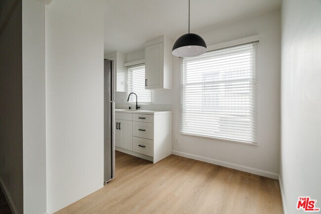 1147 Horn Ave-Unit -4 in West Hollywood, CA - Building Photo - Building Photo