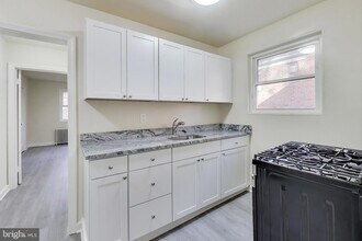 8318 Roanoke Ave, Unit 6 in Takoma Park, MD - Building Photo - Building Photo