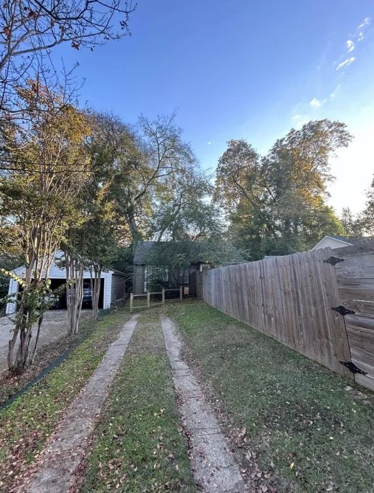 208 W 1st St in Tyler, TX - Building Photo - Building Photo