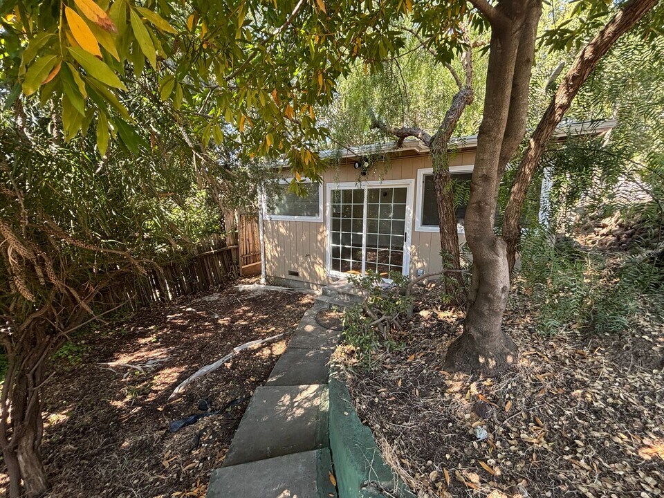 552 Summit Dr in Emerald Hills, CA - Building Photo