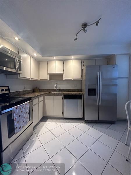 3970 Oaks Clubhouse Dr in Pompano Beach, FL - Building Photo