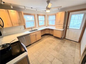 8 Caswell Ave in Newport, RI - Building Photo - Building Photo