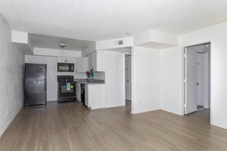 The Canvas Apartments in Phoenix, AZ - Building Photo - Interior Photo