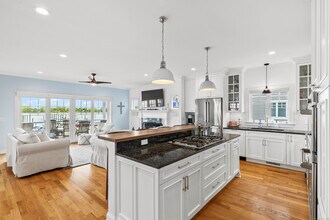 11 Marina Vlg in Branford, CT - Building Photo - Building Photo