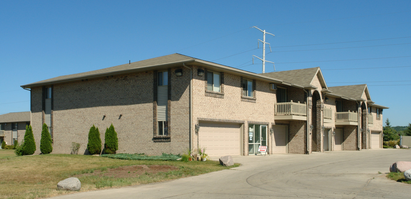 Wandering Brooks Estates in De Pere, WI - Building Photo