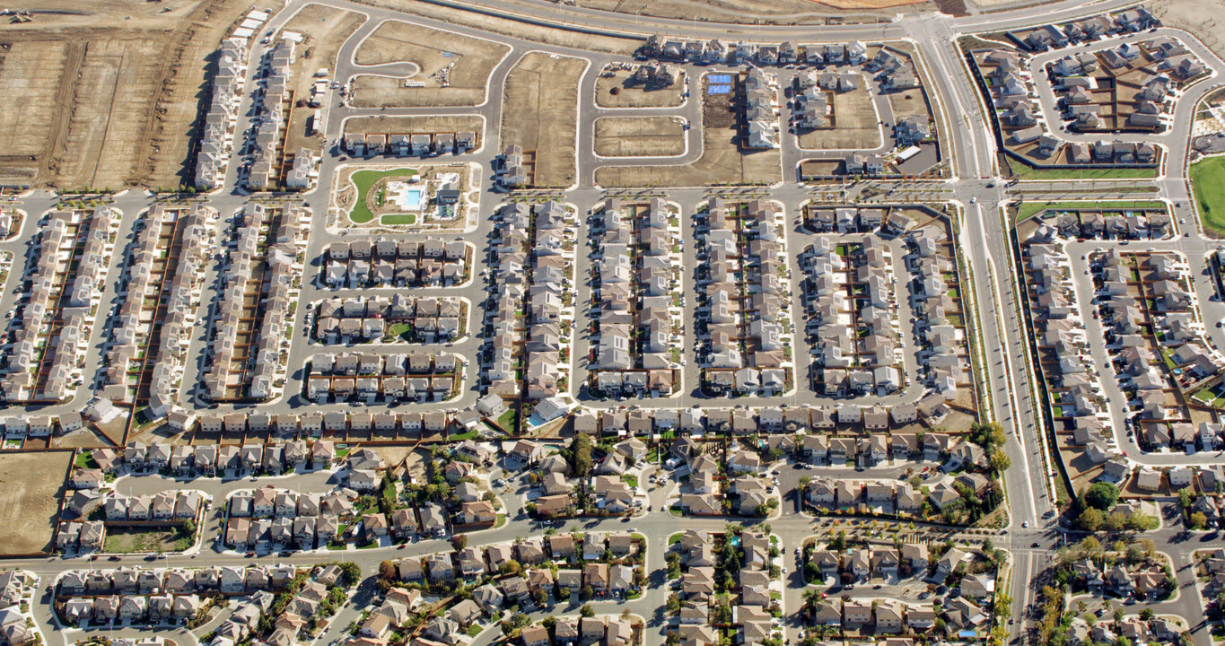 Shine at Sand Creek in Antioch, CA - Building Photo