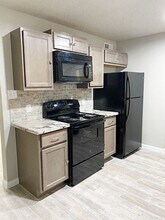 6025 Bedford Dr in Beaumont, TX - Building Photo - Building Photo