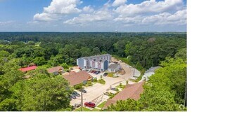 3730 Boettcher Dr, Unit 303 in Huntsville, TX - Building Photo