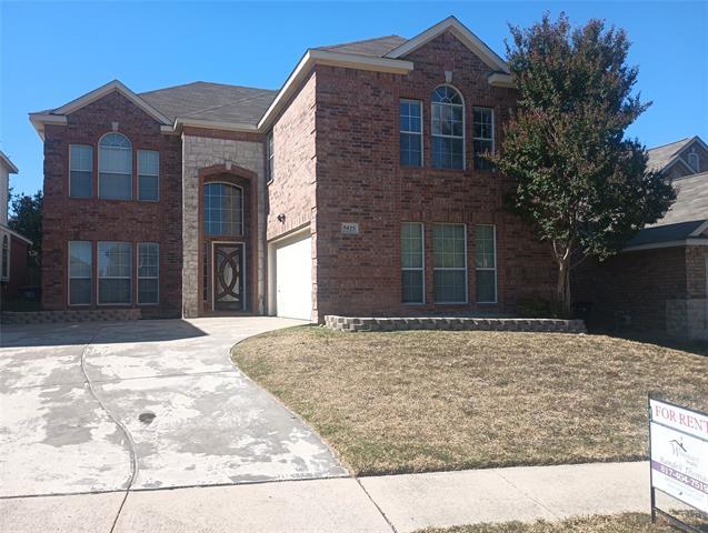 5025 Coral Creek Dr in Fort Worth, TX - Foto de edificio