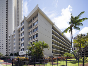 Likini West in Honolulu, HI - Building Photo - Building Photo