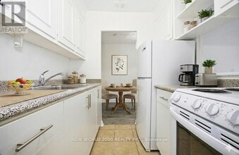 49 Glen Elm Ave in Toronto, ON - Building Photo - Building Photo