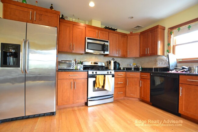 37 Arden St, Unit 2 in Boston, MA - Building Photo - Building Photo