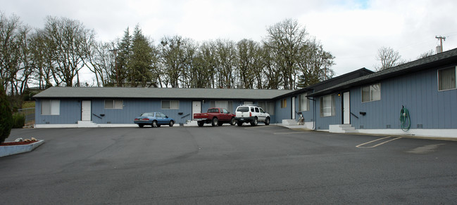 Timberland Apartments in Roseburg, OR - Foto de edificio - Building Photo