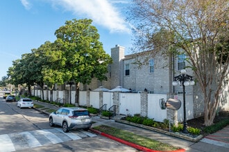 3800 Tanglewilde St in Houston, TX - Building Photo - Building Photo
