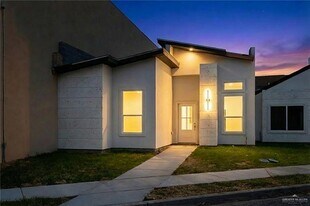 12 N 5th St in McAllen, TX - Building Photo