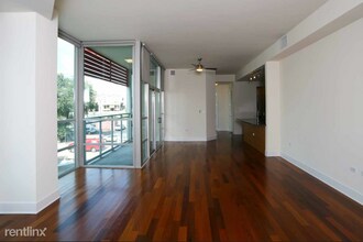 1624 W Division St, Unit 310 in Chicago, IL - Building Photo - Building Photo