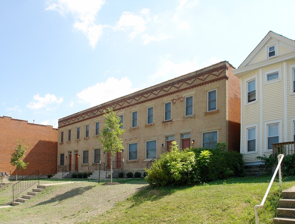 1414-1424 Indianola Ave in Columbus, OH - Foto de edificio
