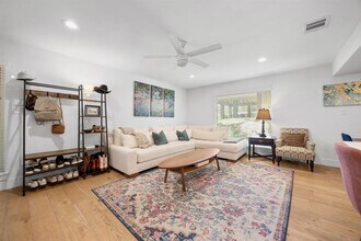 3402 Dolphin Dr in Austin, TX - Building Photo - Building Photo