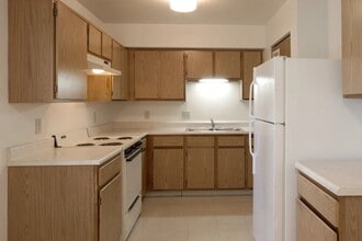 Glenwood Village in Findlay, OH - Building Photo - Building Photo