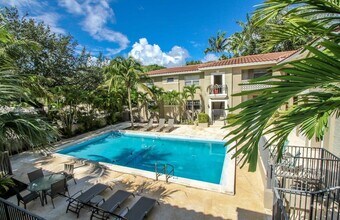 125 Edgewater Dr in Coral Gables, FL - Building Photo - Building Photo