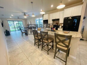 10900 Glenhurst St in Ft. Myers, FL - Building Photo - Building Photo