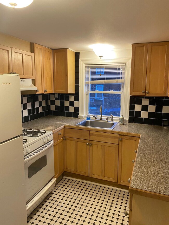 28 Linden Ave, Unit 1 in Somerville, MA - Building Photo - Building Photo