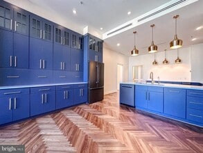 10 E Lee St in Baltimore, MD - Building Photo - Building Photo