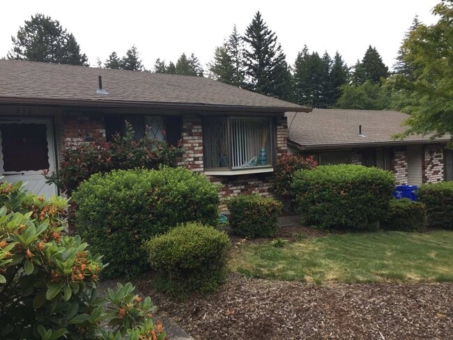 355 NE Kane Dr in Gresham, OR - Building Photo - Building Photo