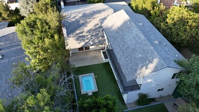 15672 Castlewoods Dr in Sherman Oaks, CA - Building Photo - Building Photo