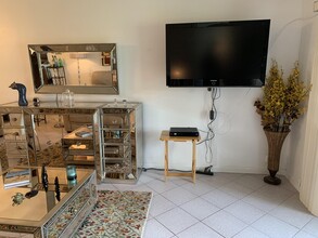 4502 Martinique Way-Unit -B1 in Coconut Creek, FL - Foto de edificio - Building Photo