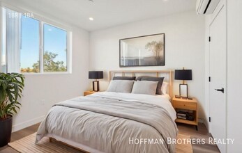 10806 Blix St, Unit 407 in Los Angeles, CA - Building Photo - Building Photo