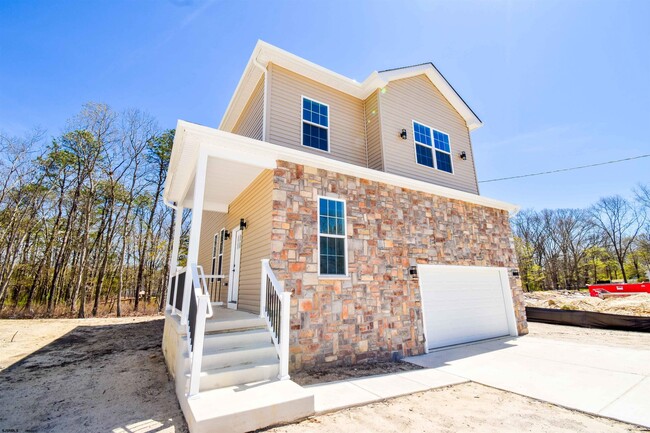 property at 438A Redwood Ave