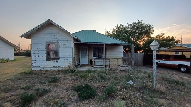 property at 125 N Farmer Ave