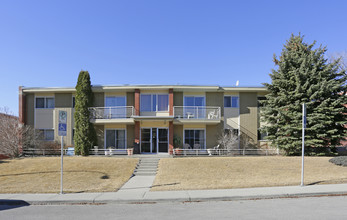 2017 Ulster Rd NW in Calgary, AB - Building Photo - Building Photo