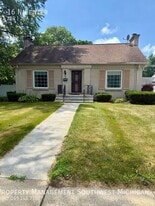 16 N Center St in Bangor, MI - Building Photo