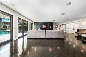 5820 Palm Tree Rd in Plantation, FL - Building Photo - Building Photo