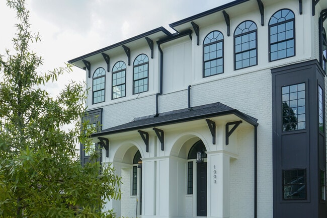 property at 1003 Parkwood Ave