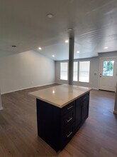 12402 8th Ave SW in Seattle, WA - Foto de edificio - Building Photo