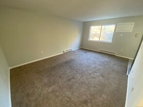 32 Old Foxon Rd in East Haven, CT - Building Photo - Building Photo