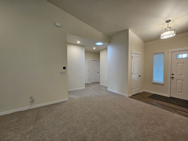 14739 Bingham Ave E in Tacoma, WA - Building Photo - Building Photo