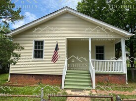37 Sirrine St in Seneca, SC - Building Photo